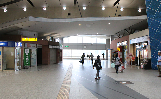 秦野駅改札を出て左をむいたところ