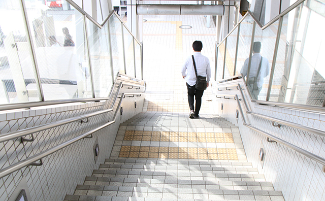 秦野駅南口階段