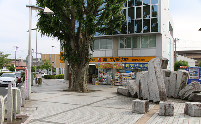 秦野駅南口のマツモトキヨシ